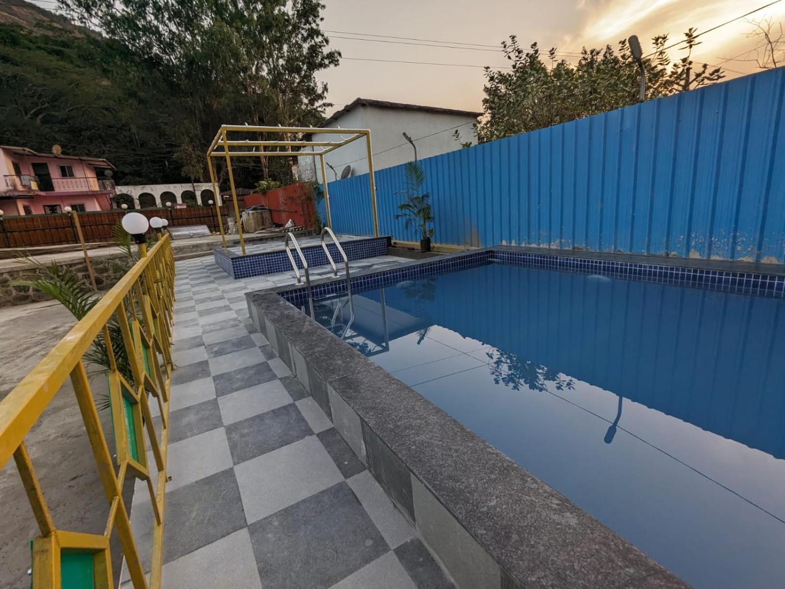 Blue Bell Homestay Лонавала Екстериор снимка