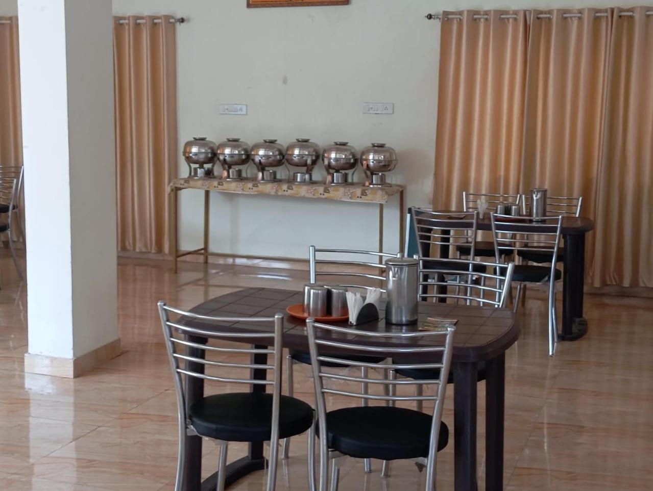 Blue Bell Homestay Лонавала Екстериор снимка