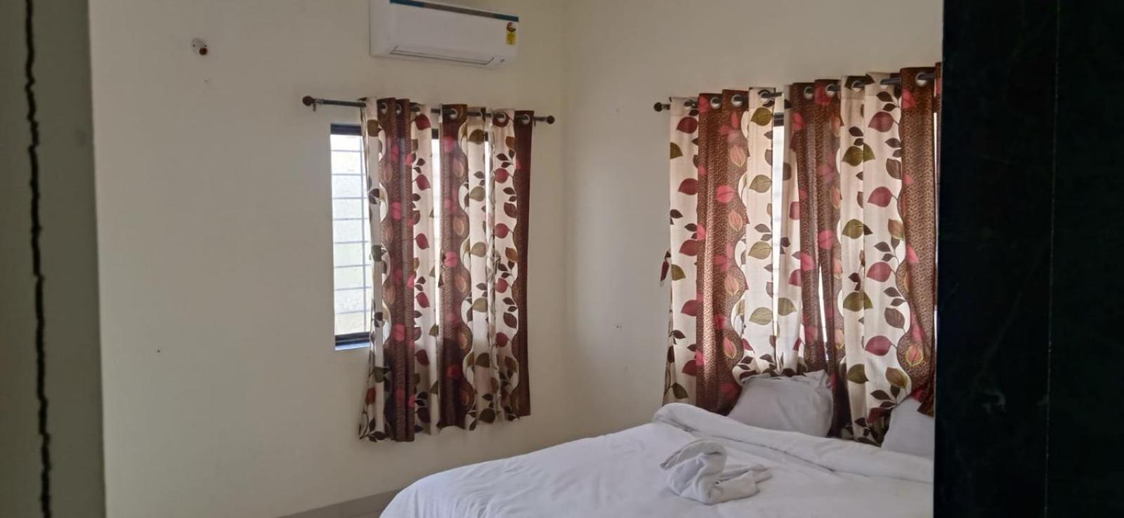 Blue Bell Homestay Лонавала Екстериор снимка