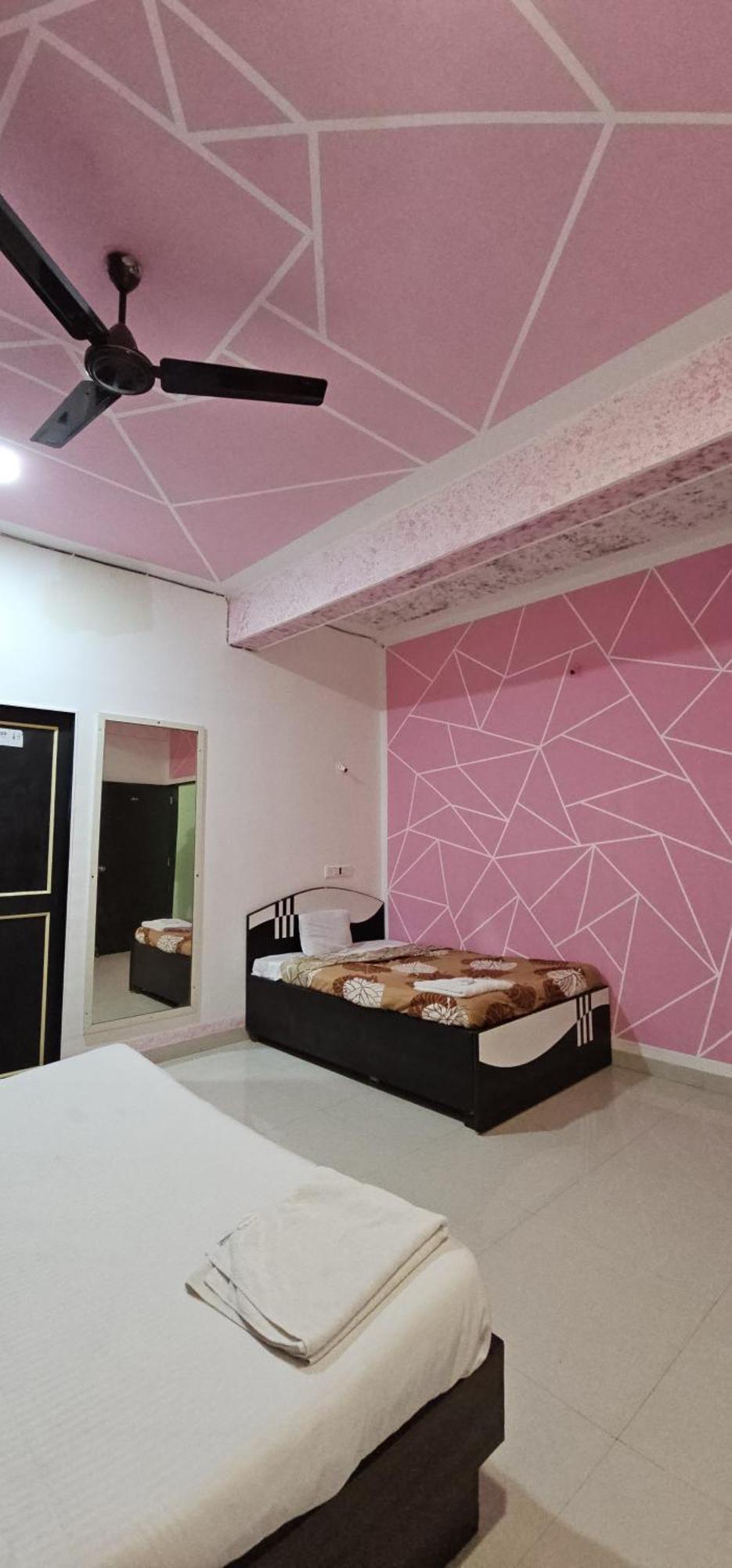 Blue Bell Homestay Лонавала Екстериор снимка
