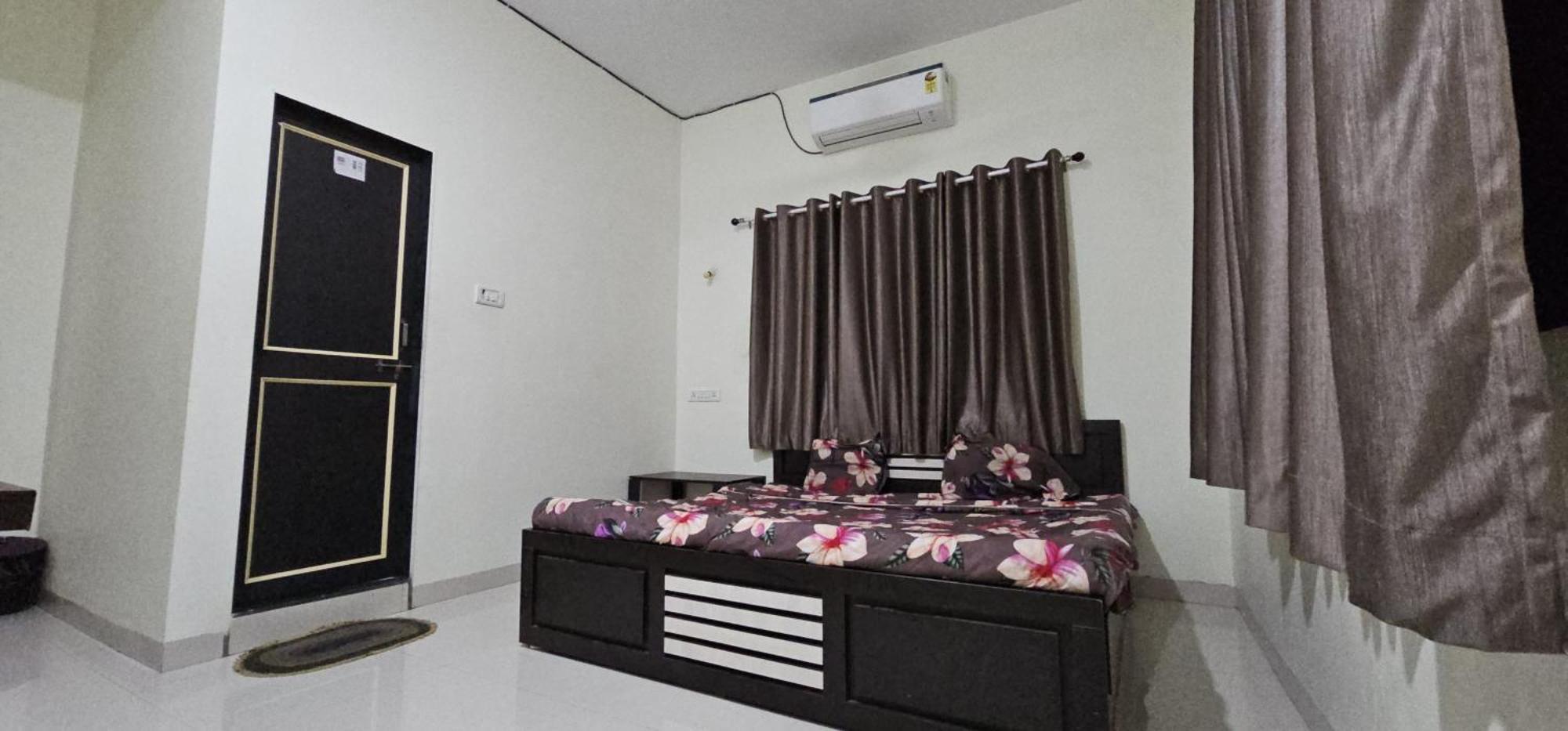 Blue Bell Homestay Лонавала Екстериор снимка