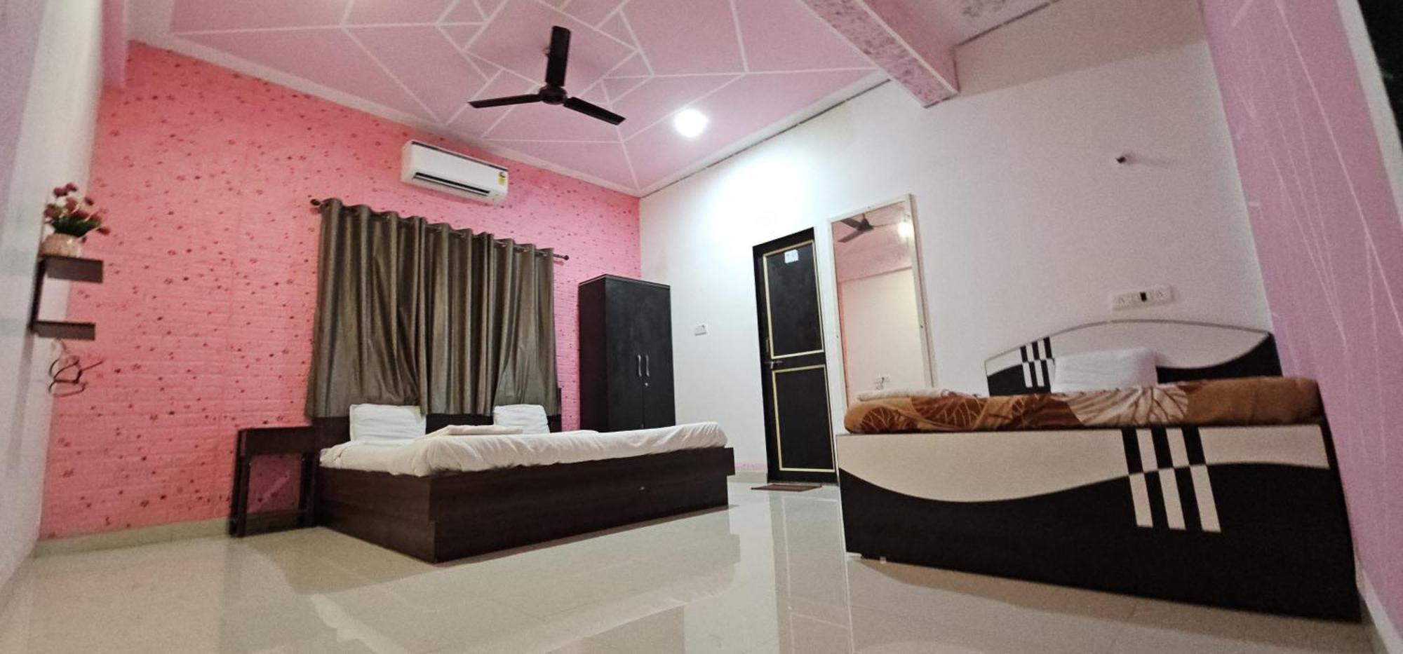 Blue Bell Homestay Лонавала Екстериор снимка